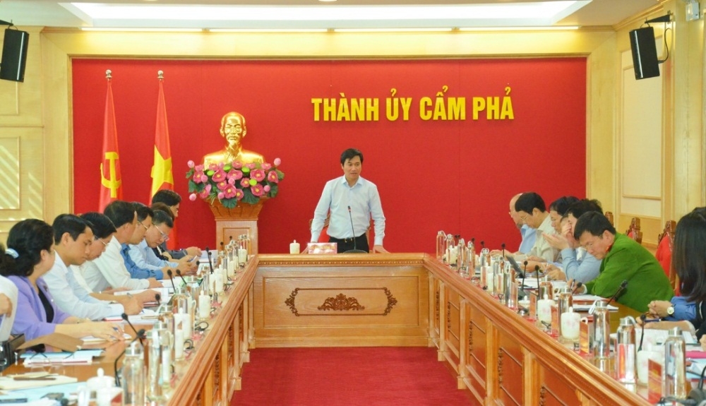 cam pha quang ninh xay dung duong ra cang con ong hon net