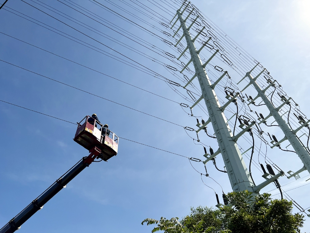 evnhcmc dong dien hoan thanh duong day 110kv phuoc long cat lai