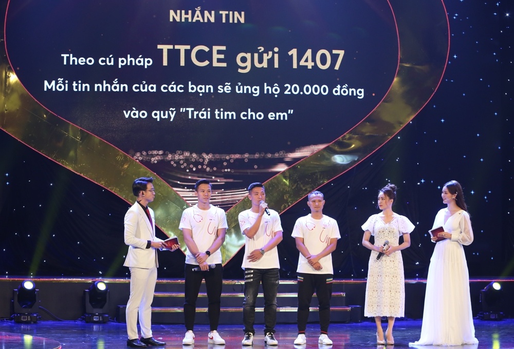 Bộ ba cầu thủ quốc gia của Viettel trở thành đại sứ “Trái tim cho em”