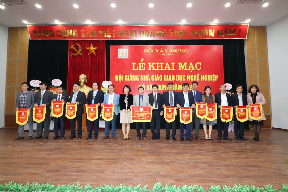 37 giao vien tham du hoi giang nha giao giao duc nghe nghiep bo xay dung nam 2020