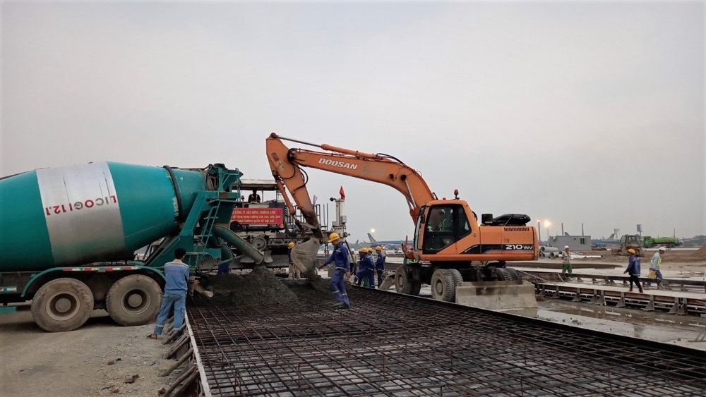 bao dam tien do cai tao nang cap duong bang san bay noi bai