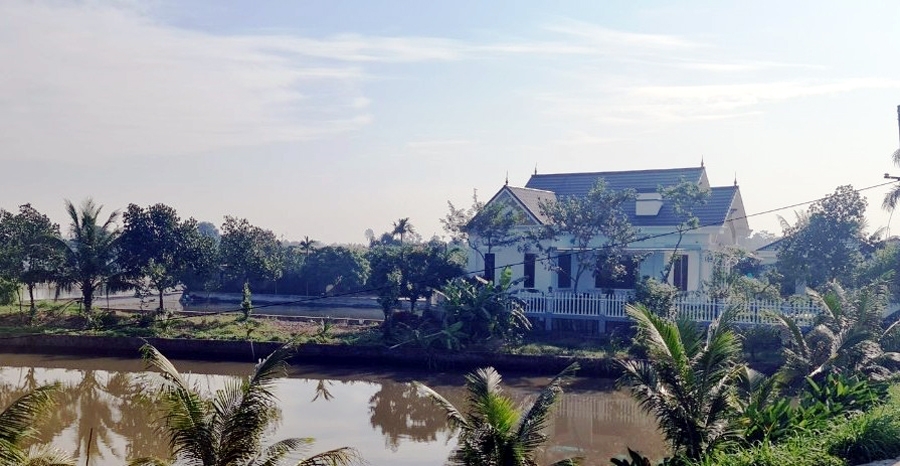 hai duong biet thu khung tren dat nuoi thuy san