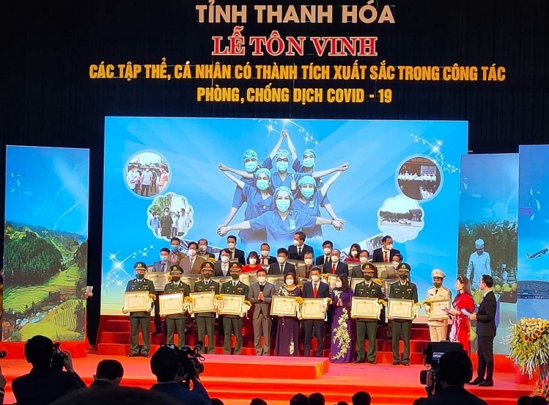 thanh hoa ton vinh khen thuong cac tap the ca nhan co thanh tich xuat sac trong phong chong dich covid 19