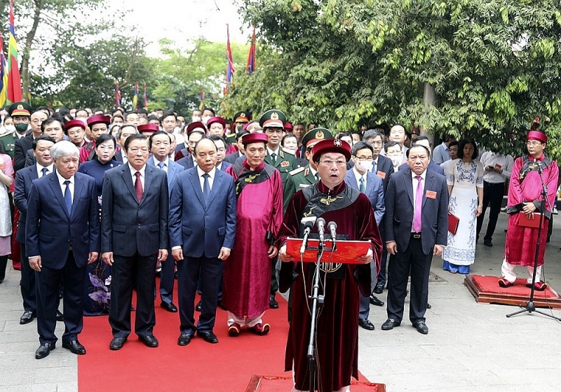 chu tich nuoc nguyen xuan phuc dang huong tuong niem cac vua hung