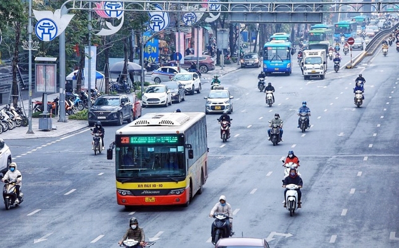 ha noi luong khach su dung phuong tien van tai cong cong tang tro lai