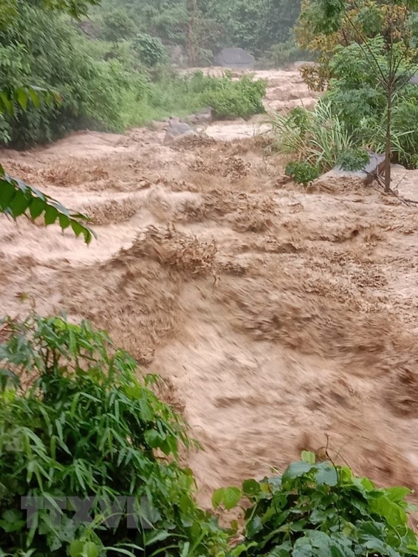 thanh hoa so tan khan 45 ho dan tai muong lat do mua lu