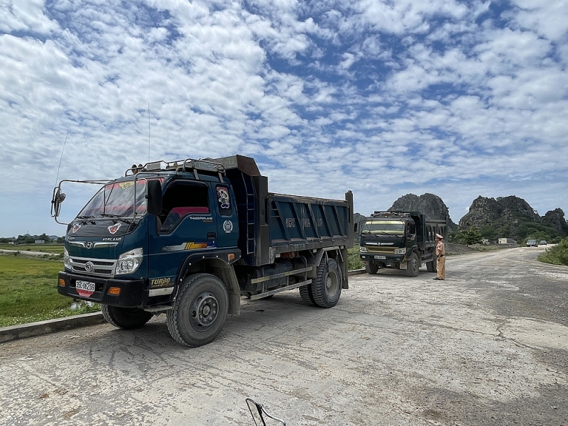 nho quan ninh binh cong an huyen tang cuong tuan tra xu ly vi pham sau phan anh cua bao dien tu xay dung