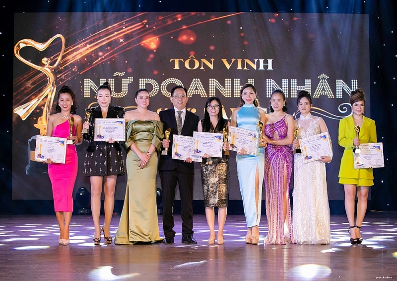 hoa hau tri tue nguyen thi nhuan noi bat va quyen ru don nhan top 10 nu doanh nhan sac tam tai mua 4