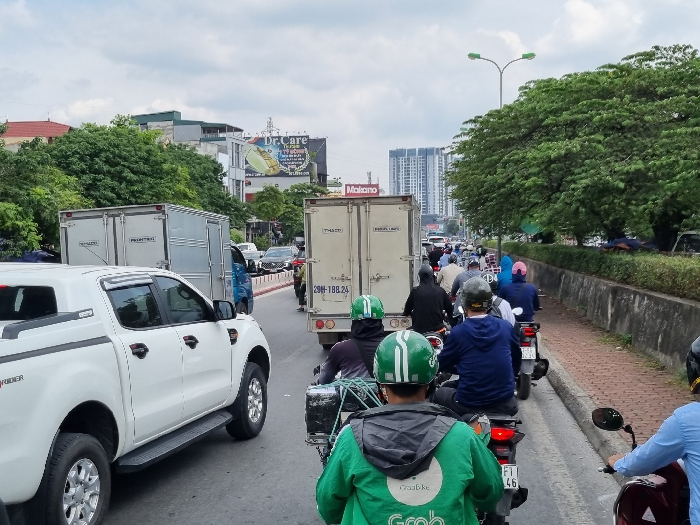 Hà Nội: Càng đầu tư xây dựng cầu, mở rộng đường, càng tắc nghẽn giao thông?