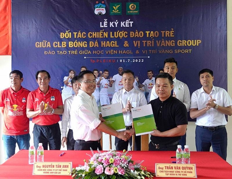 bat dong san vi tri vang group tai tro 30 ty dong phat trien bong da tre clb hoang anh gia lai