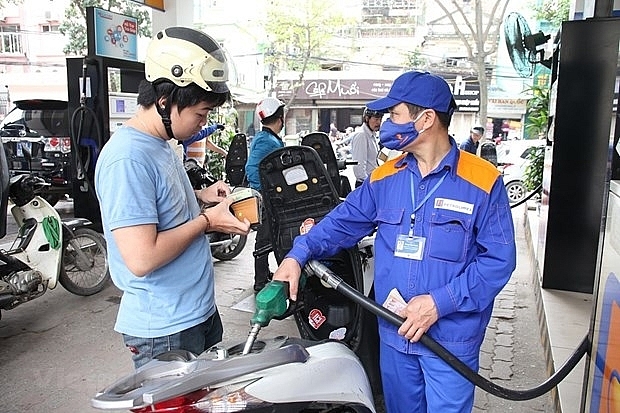 Trình Ủy ban Thường vụ Quốc hội Nghị quyết giảm thuế bảo vệ môi trường đối với xăng, dầu, mỡ nhờn