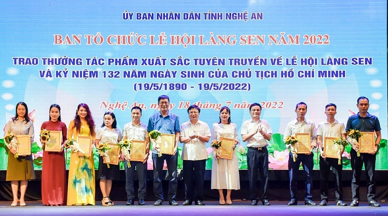 ve noi nguoi sinh ra phong su cua bao xay dung duoc trao thuong tac pham xuat sac le hoi lang sen nam 2022