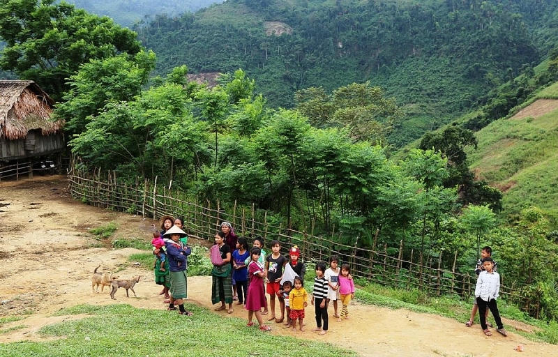 dau tu co so ha tang thiet yeu vung dong bao dan toc thieu so