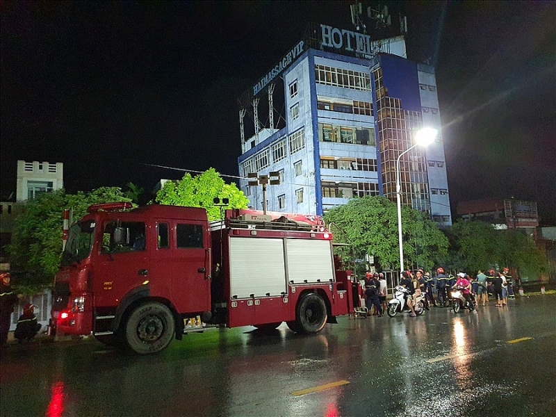 an duong hai phong mot phan cua khach san hai yen do sap trong dem