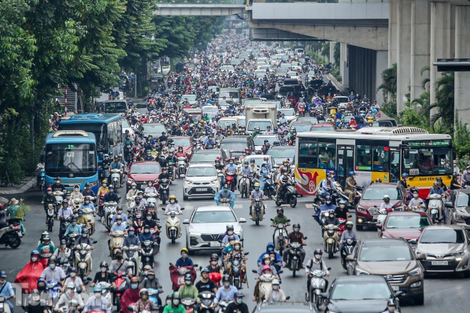 Giữa lòng phố chật