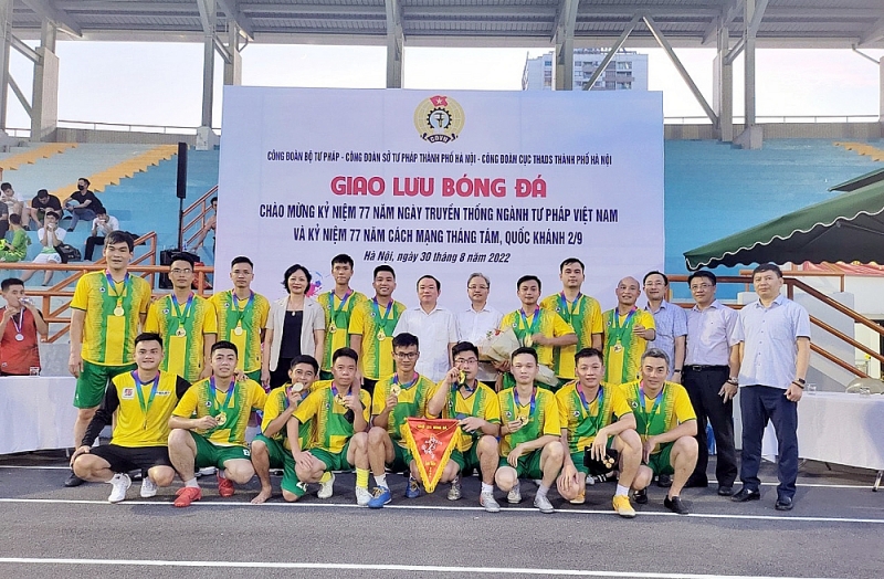 cong doan bo tu phap so tu phap cuc thi hanh an dan su thanh pho ha noi to chuc giao huu bong da chao mung ngay quoc khanh 29