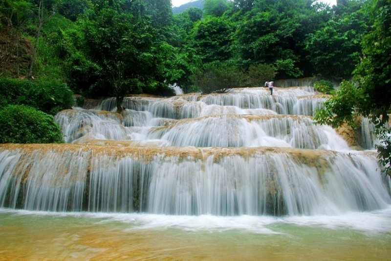 thanh hoa hang van nguoi do ve diem du lich thac may trong ky nghi le