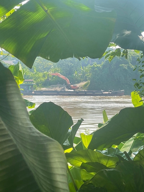 tam nong phu tho vi sao ben cat khong phep van ngang nhien hoat dong duoi chan cau phong chau