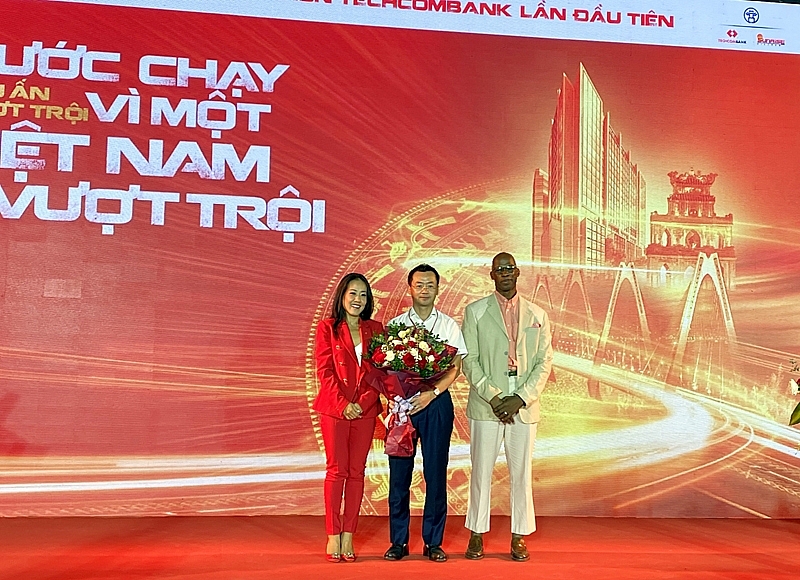 giai ha noi marathon techcombank lan dau tien thu hut gan 7000 van dong vien tham gia