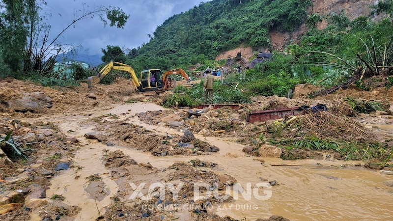 hien truong vu sat lo dat vui lap nha may thuy dien o quang ngai