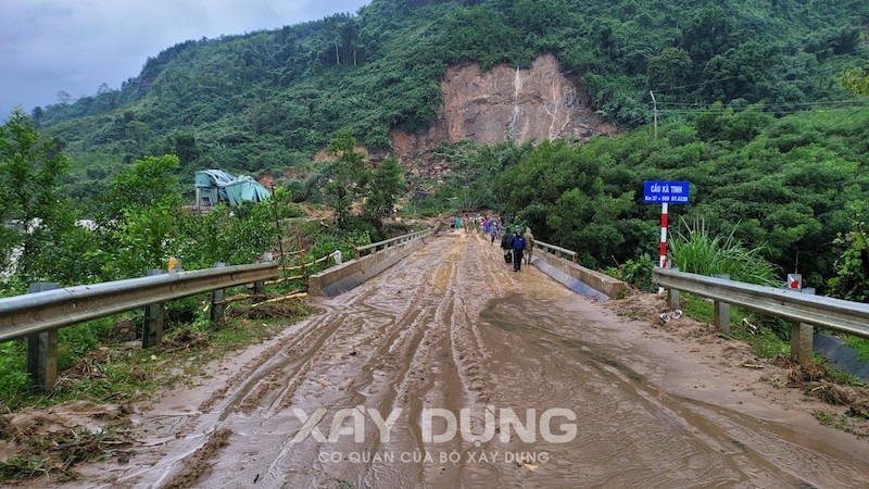 hien truong vu sat lo dat vui lap nha may thuy dien o quang ngai