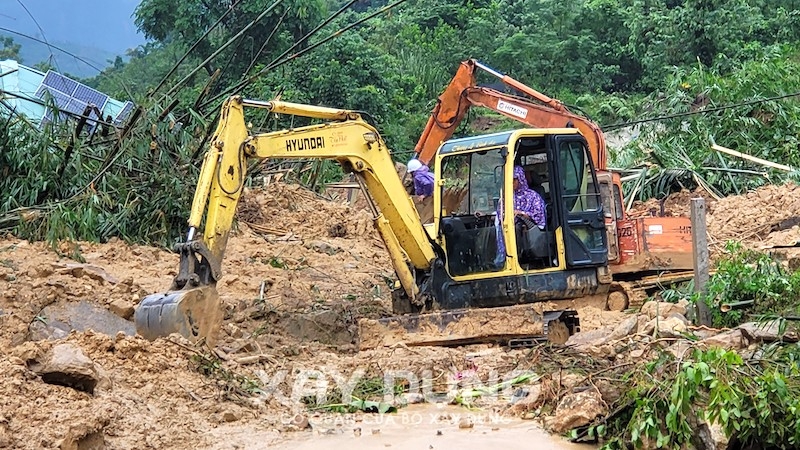 hien truong vu sat lo dat vui lap nha may thuy dien o quang ngai