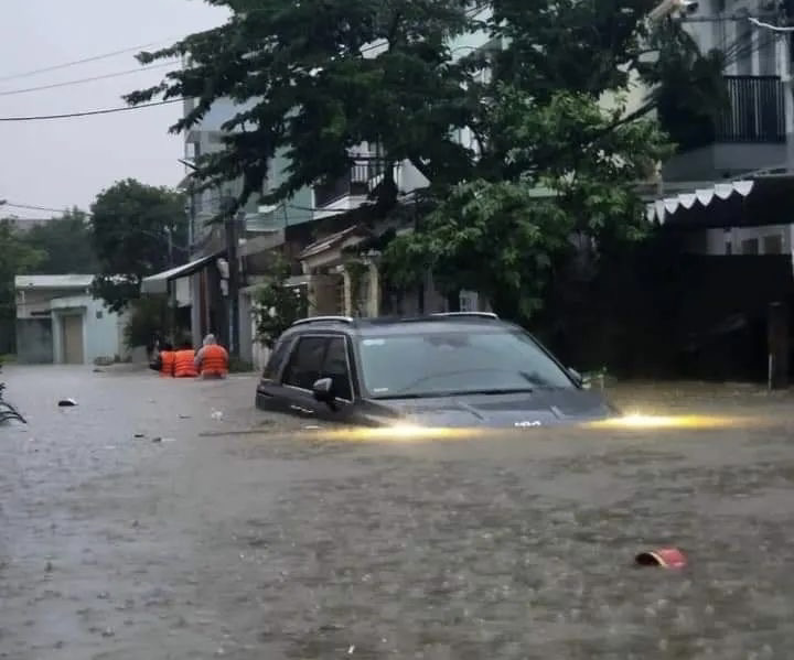 mua nhu trut nuoc da nang ngap chua tung co