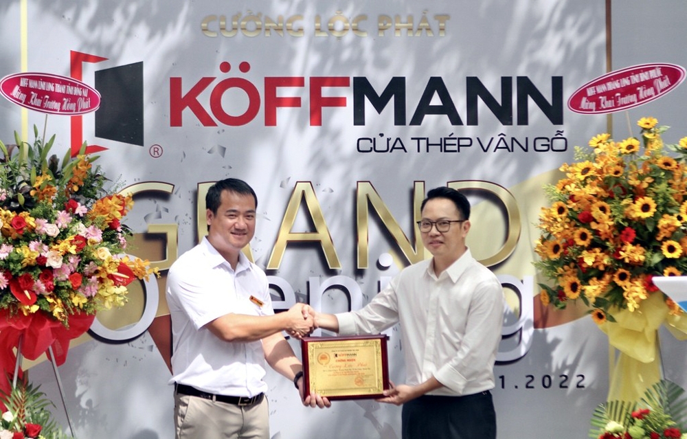 koffmann cua thep van go khai truong showroom tai khanh hoa