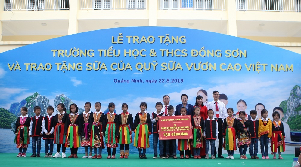 Trẻ em Quảng Ninh đón nhận ngôi trường mới và hơn 71 ngàn ly sữa từ Quỹ sữa vươn cao Việt Nam