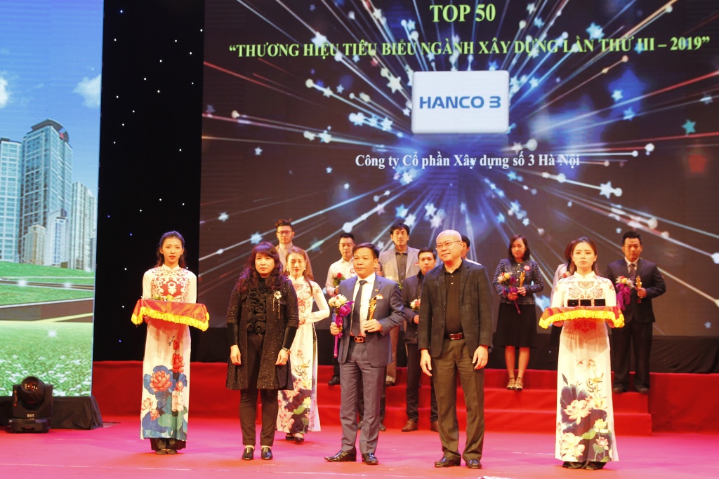 hanco 3 duoc vinh danh top 50 thuong hieu tieu bieu nganh xay dung nam 2019