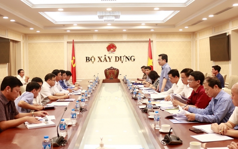 Minister of Construction works with leaders of Quang Tri Province People's Committee