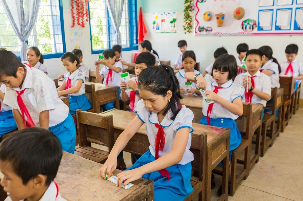 sua hoc duong dong hanh cung tre em mien nui tinh quang ngai