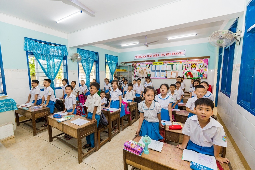 sua hoc duong dong hanh cung tre em mien nui tinh quang ngai