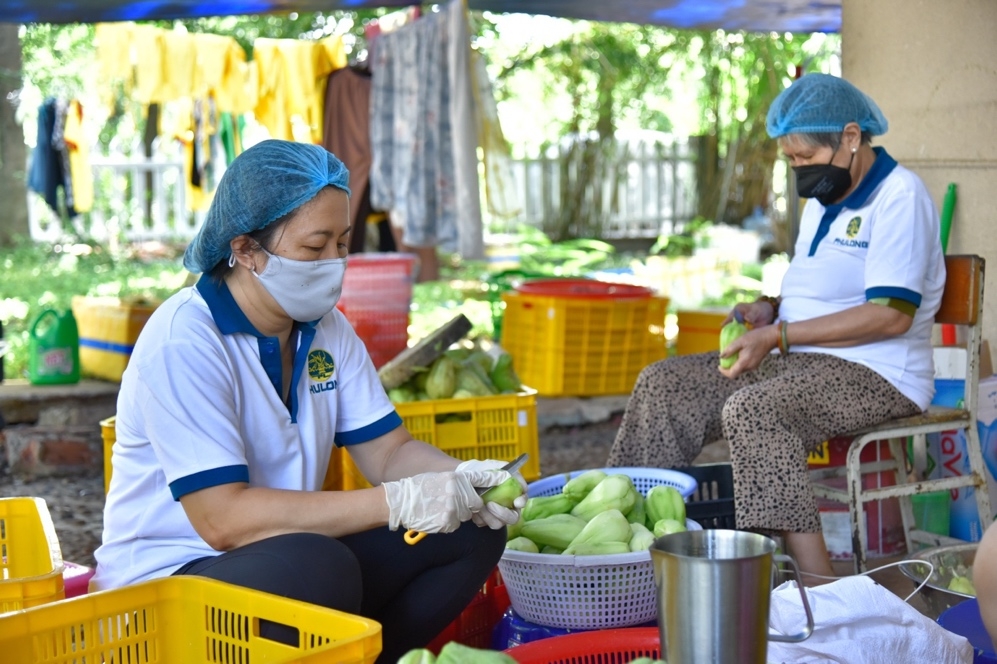 bua com yeu thuong chia se de gan nhau hon