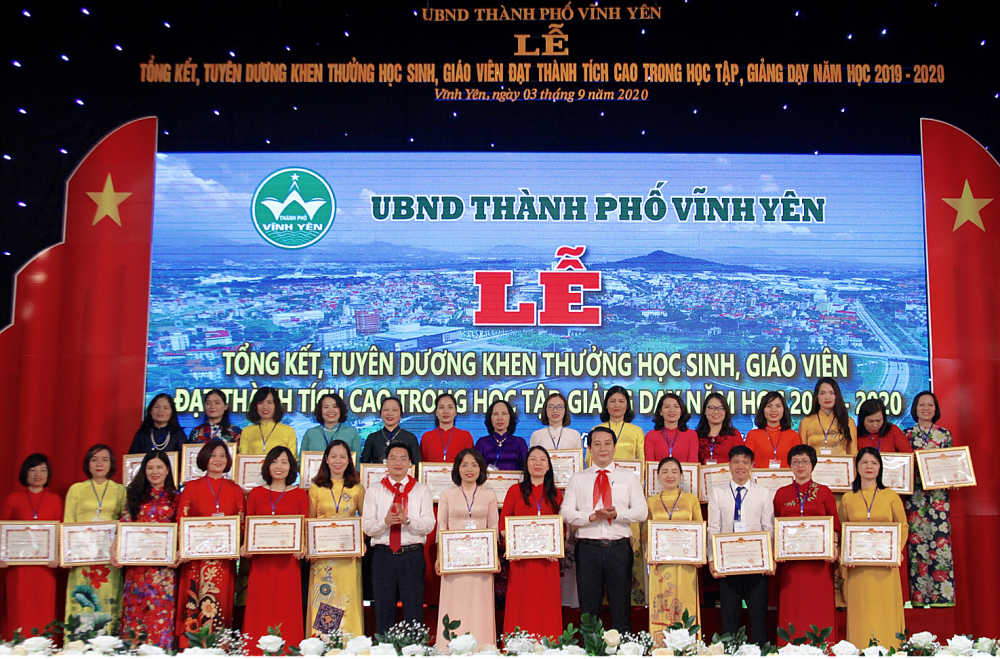 Vĩnh Yên (Vĩnh Phúc): Tuyên dương giáo viên, học sinh có thành tích cao