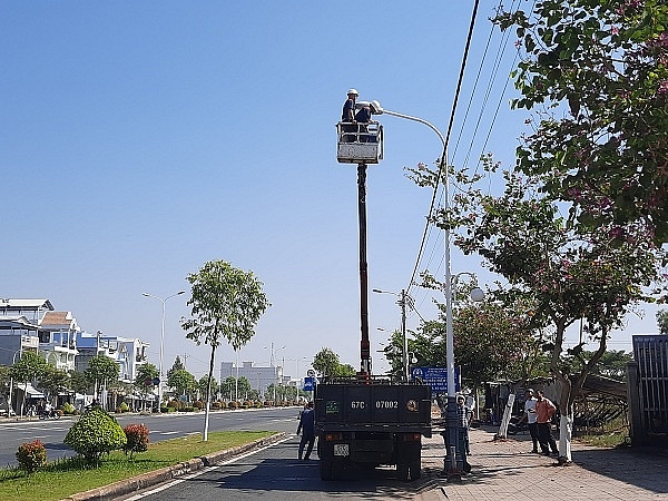 chau doc an giang khoi cong du an chieu sang do thi bang den led