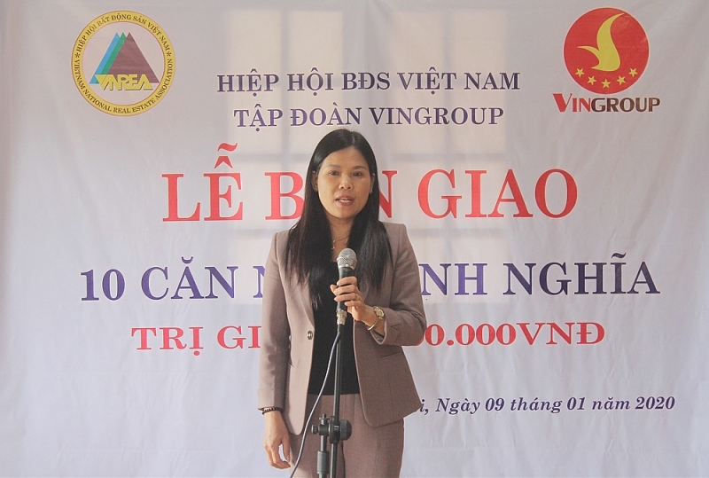 yen bai ban giao nha tinh nghia cho 10 gia dinh tai huyen van chan