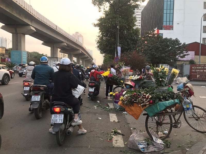 ha noi tinh trang lan chiem via he gia tang dip can tet