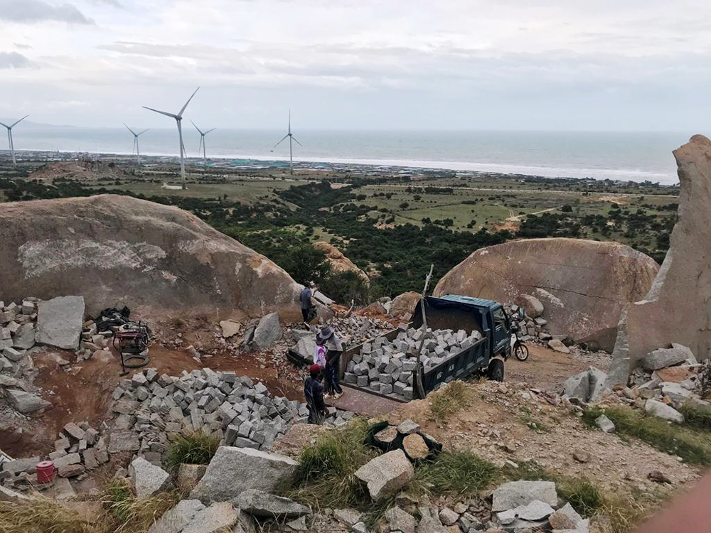 thuan nam ninh thuan can canh hien truong khai thac da trai phep tren nui