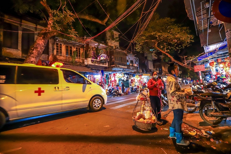 ha noi nguoi dan thu do don mot nam moi yen ang trong dai dich