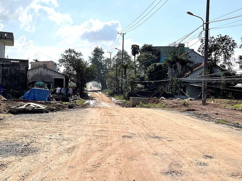 da nang tuyen duong thi cong keo dai 3 nam chua xong vi vuong giai phong mat bang