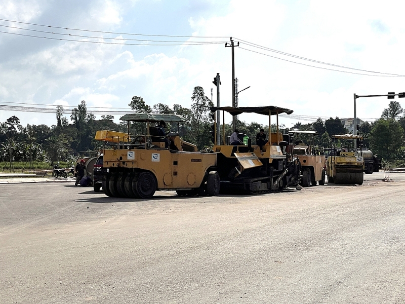 da nang tuyen duong thi cong keo dai 3 nam chua xong vi vuong giai phong mat bang