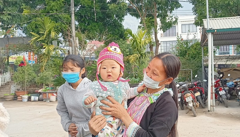 ruc ro sac mau cho tet vung cao