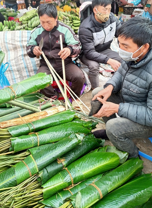 ruc ro sac mau cho tet vung cao