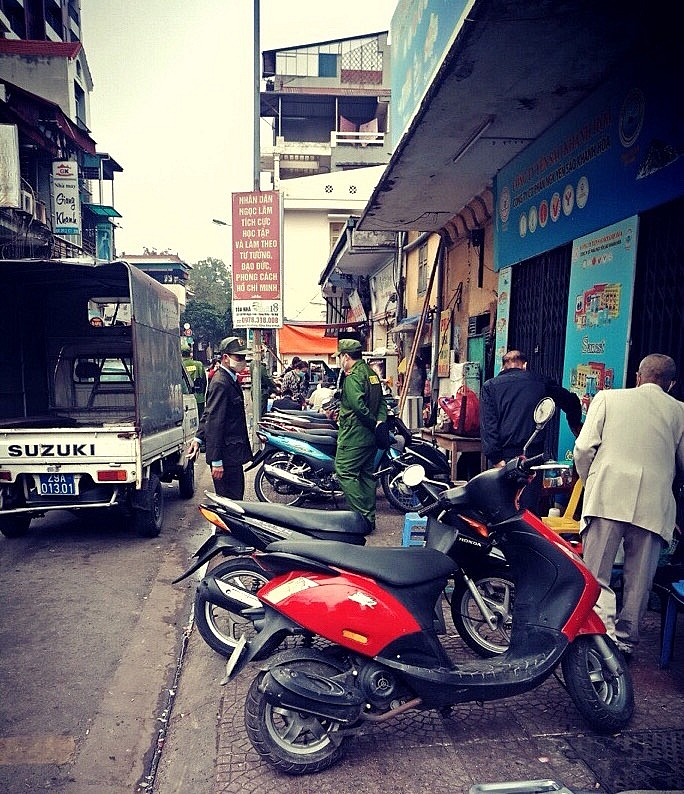 ha noi trong ngay dau tien thuc hien yeu cau dong cua hang quan ca phe di tich phong chong dich covid 19