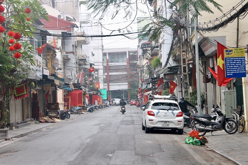 ha noi trong ngay dau tien thuc hien yeu cau dong cua hang quan ca phe di tich phong chong dich covid 19