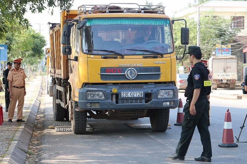 quang ninh tang cuong xu ly xe qua kho qua tai