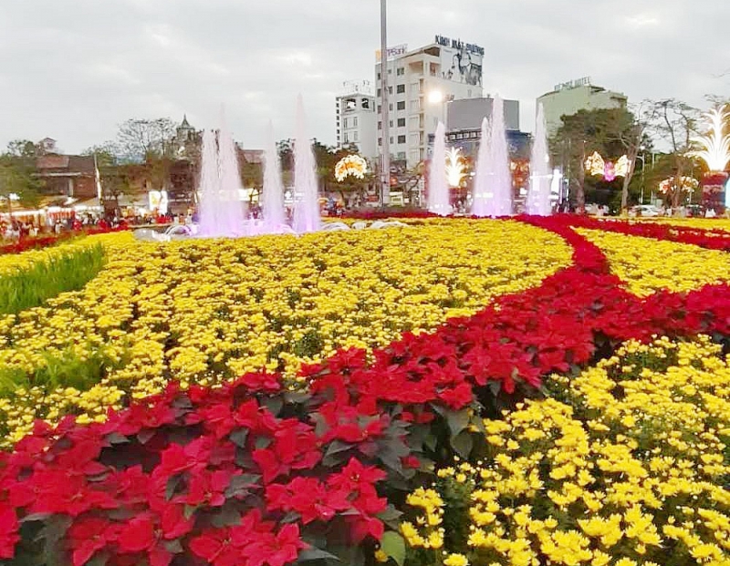 trang tri dai trung tam thanh pho hai phong dam bao an toan cho du khach va nhan dan