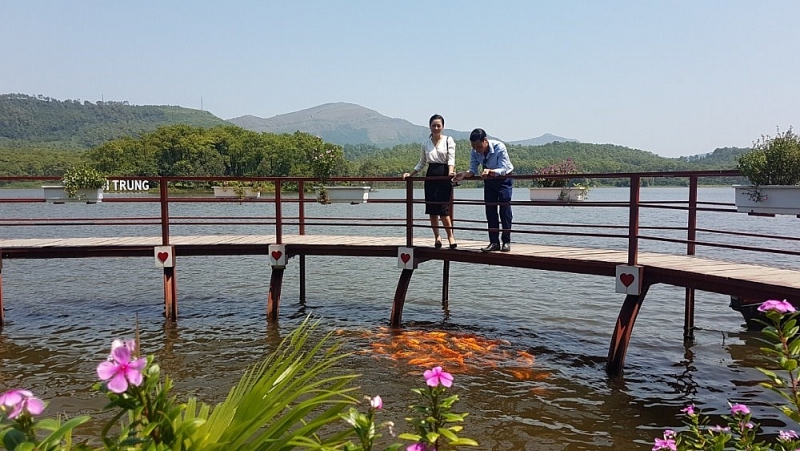 ho yen trung quang ninh du lich ho tren nui