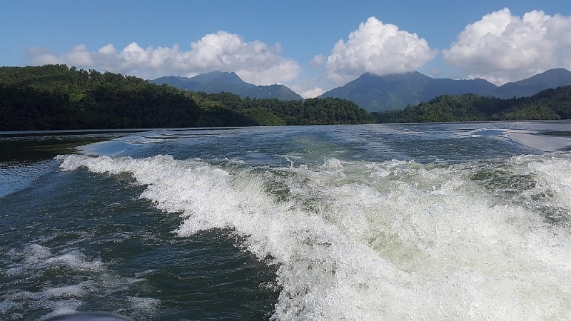 ho yen trung quang ninh du lich ho tren nui